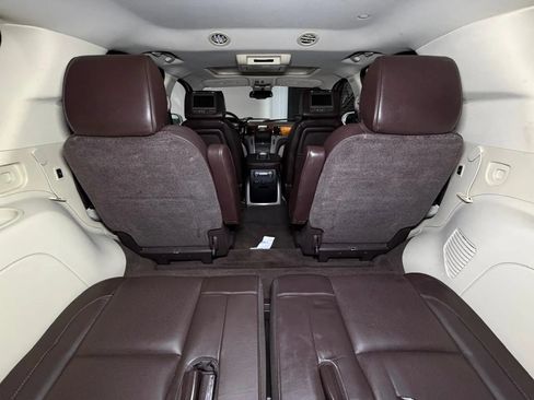 Used 2014 Cadillac Escalade Platinum AWD/4WD image 17