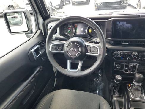 Used 2024 Jeep Wrangler Unlimited Sahara AWD/4WD image 13
