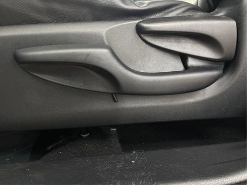 Used 2018 Toyota Highlander LE image 25