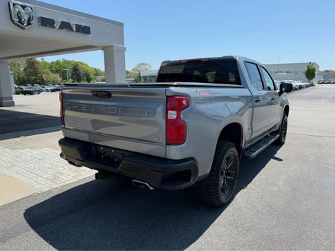 Used 2024 Chevrolet Silverado 1500 LT Trail Boss w/ Convenience Package II AWD/4WD image 9