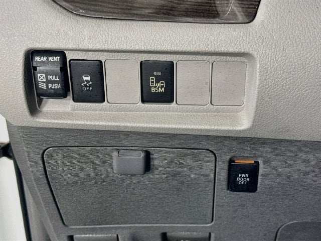 Certified 2017 Toyota Sienna XLE FWD image 11