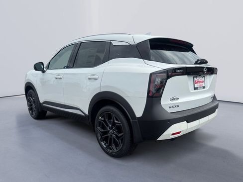 New 2026 Nissan Kicks SR w/ Cold Weather Package image 4