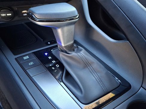 Certified 2025 Hyundai Elantra Sport image 15