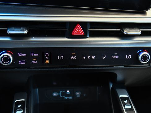 Used 2024 Kia Sorento S image 27