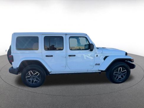 Used 2025 Jeep Wrangler Sahara image 16