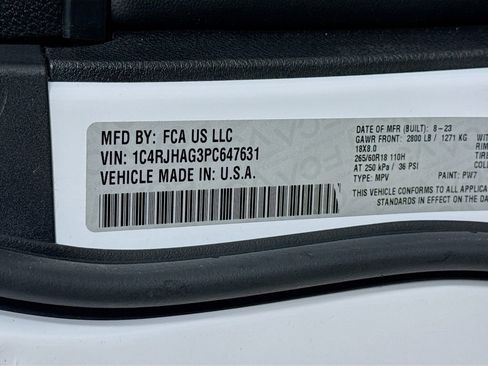 Certified 2023 Jeep Grand Cherokee Laredo X AWD/4WD image 29