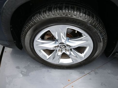 Certified 2019 Toyota Highlander Limited Platinum image 25