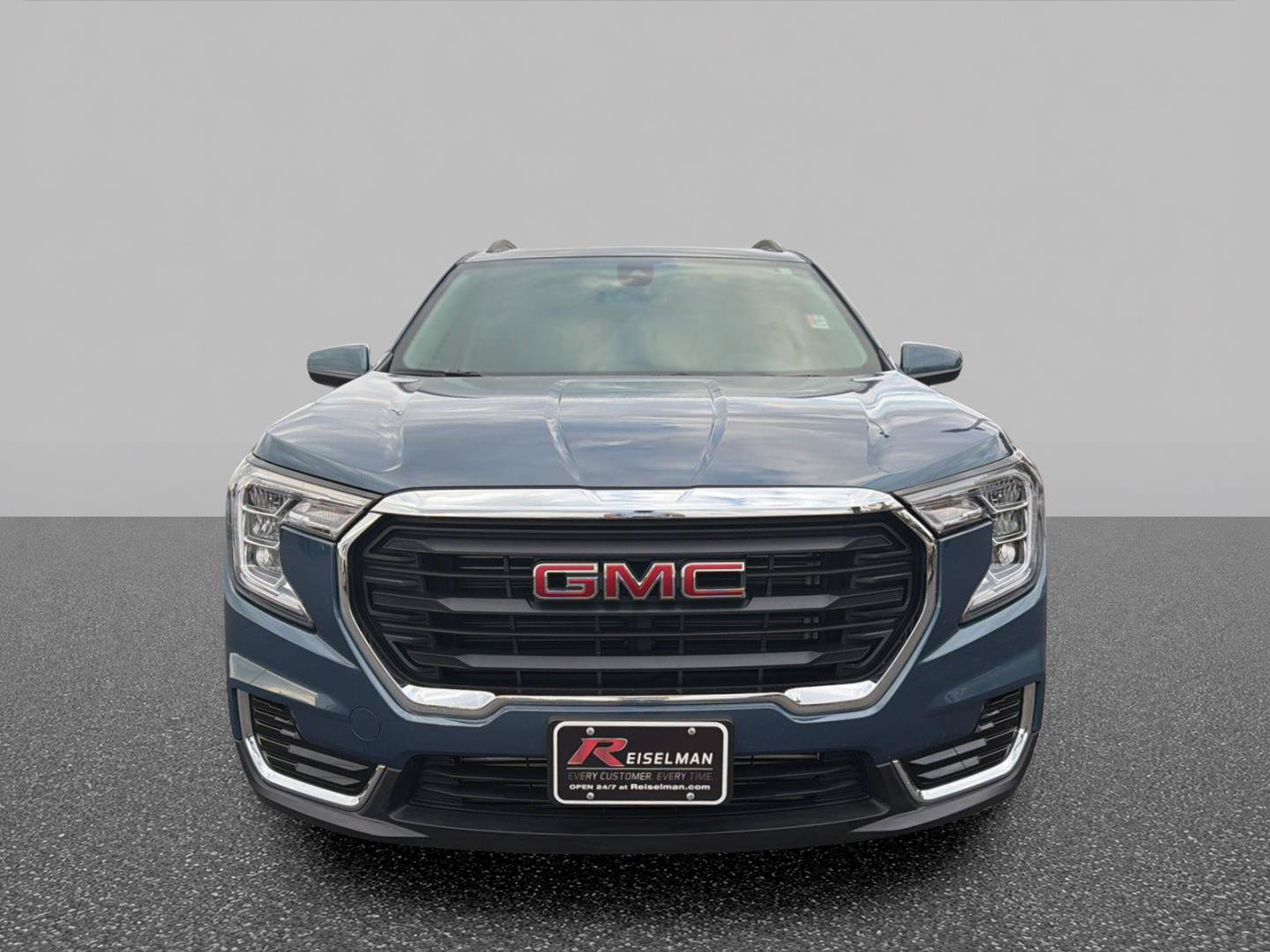 Certified 2024 GMC Terrain SLE w/ Driver Convenience Package FWD image 2