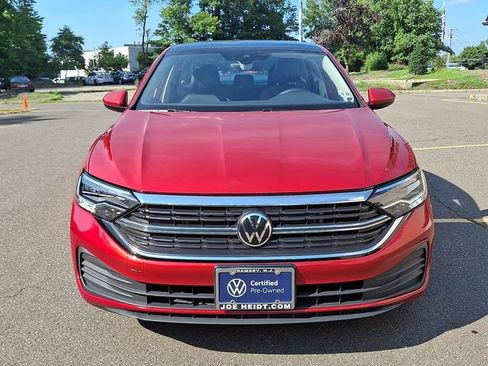 Used 2023 Volkswagen Jetta SE w/ Panoramic Sunroof Package FWD image 3