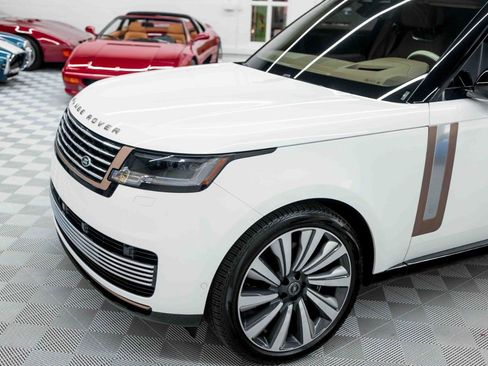 Used 2024 Land Rover Range Rover SV image 12