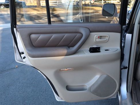Used 1999 Toyota Land Cruiser image 27