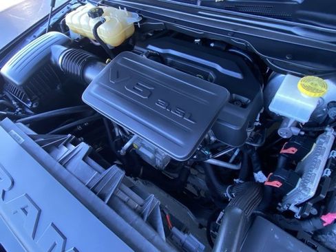 Used 2019 RAM 1500 Laramie image 11