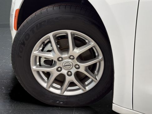 Used 2024 Chrysler Pacifica Touring-L FWD image 35
