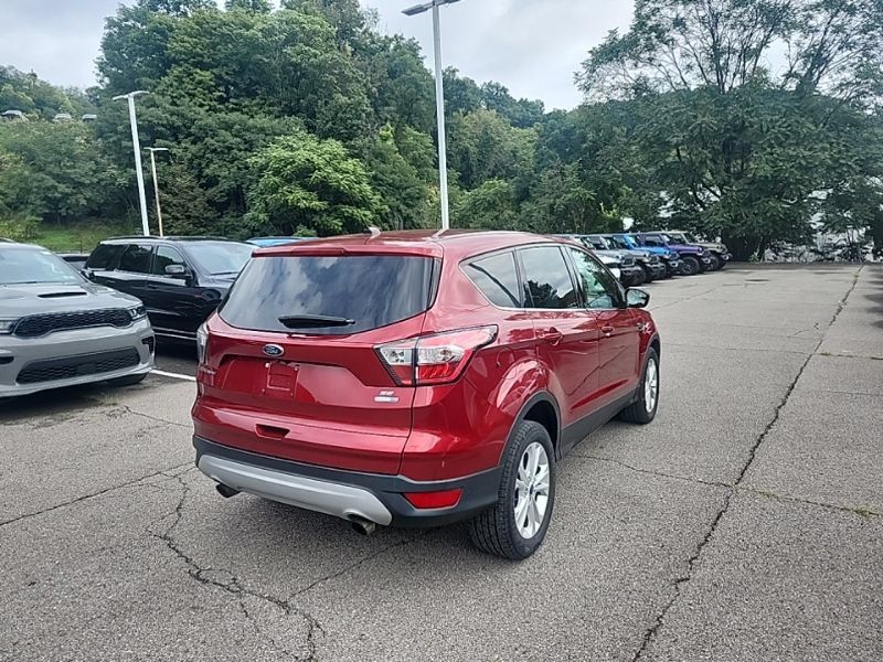 Used 2017 Ford Escape SE w/ SE Cold Weather Package AWD/4WD image 8