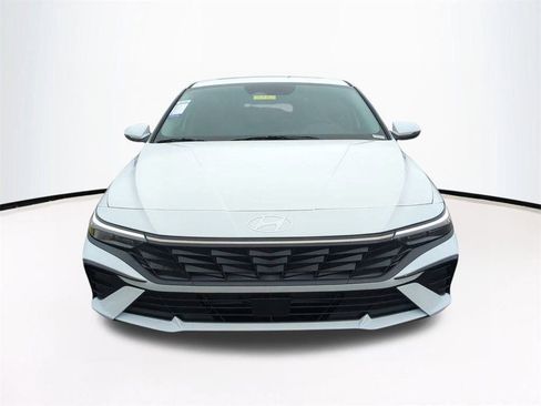 New 2026 Hyundai Elantra Limited FWD image 3