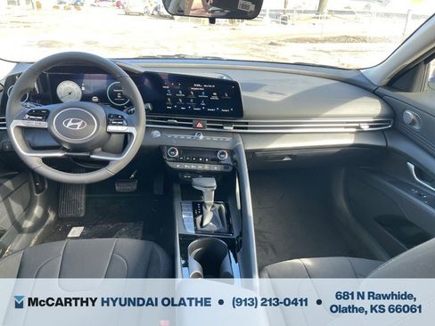 Certified 2025 Hyundai Elantra SEL FWD image 3