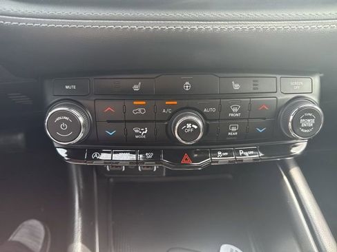 Used 2021 Dodge Durango SXT AWD/4WD image 25