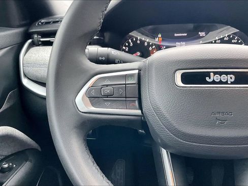 Used 2024 Jeep Compass Latitude AWD/4WD image 10