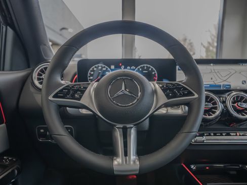 Certified 2026 Mercedes-Benz GLB 250 4MATIC image 9