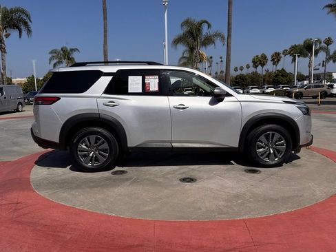 Certified 2025 Nissan Pathfinder SV FWD image 9