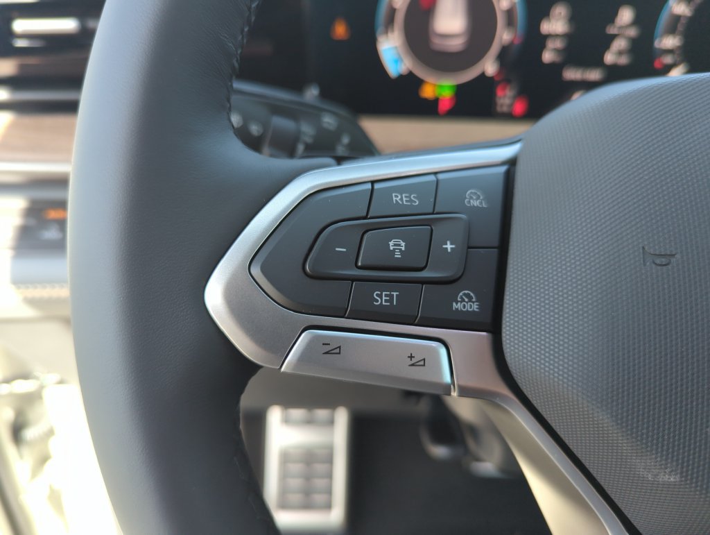 New 2027 Volkswagen Atlas SEL R-Line AWD/4WD image 42