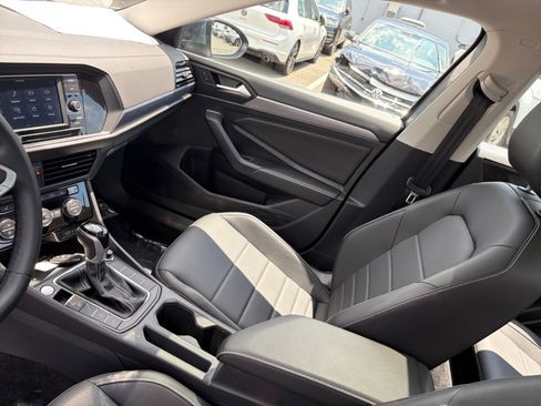 Used 2023 Volkswagen Jetta SE w/ Panoramic Sunroof Package FWD image 31