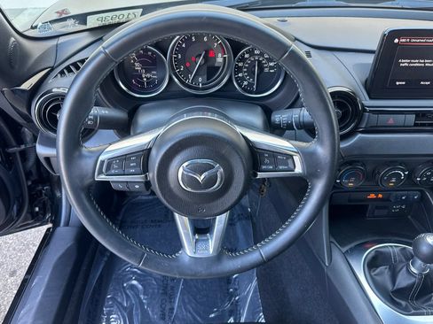 Used 2021 MAZDA MX-5 Miata Club w/ Appearance Package RWD image 14