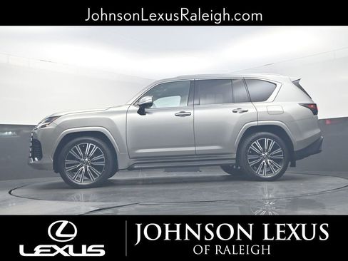 Used 2023 Lexus LX 600 4WD w/ Accessory Package (Z1) image 23