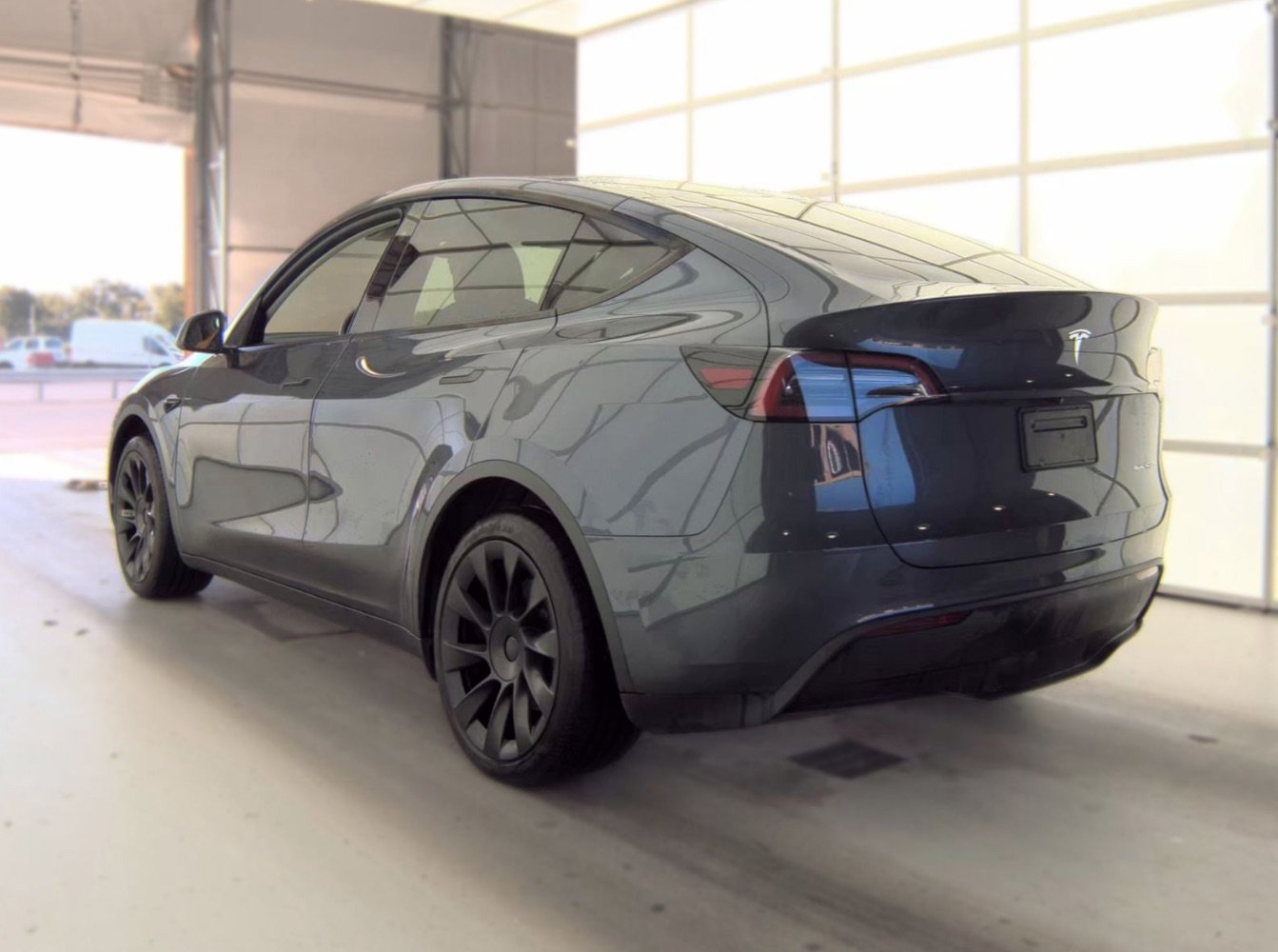 Used 2023 Tesla Model Y Long Range AWD/4WD image 3