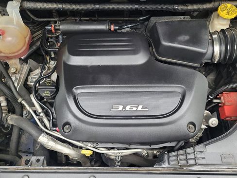 Used 2017 Chrysler Pacifica Limited FWD image 30