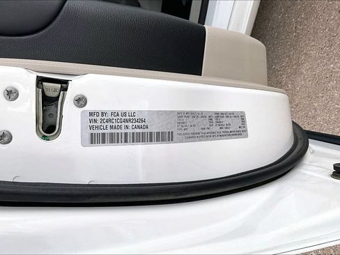 Used 2022 Chrysler Voyager LX FWD image 18