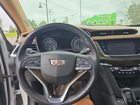 Used 2020 Cadillac XT6 Premium Luxury w/ Platinum Package AWD/4WD image 12