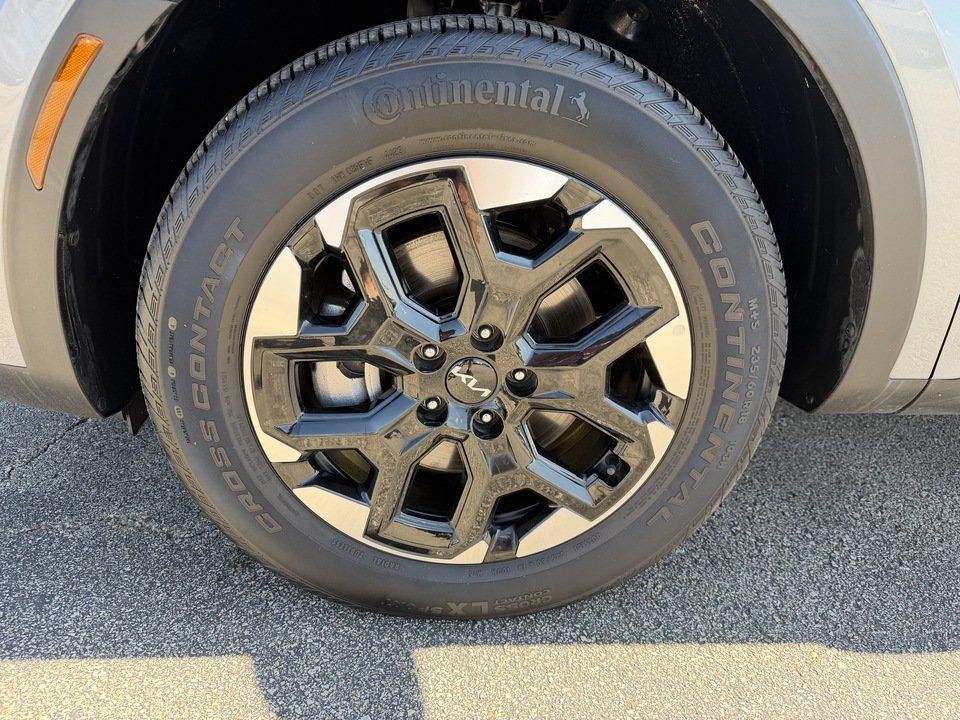 Used 2024 Kia Sorento S AWD/4WD image 9