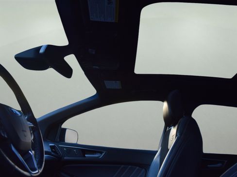 Certified 2019 Ford Edge ST w/ Equipment Group 401A image 10