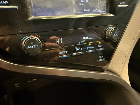 Used 2019 Toyota Camry SE image 14