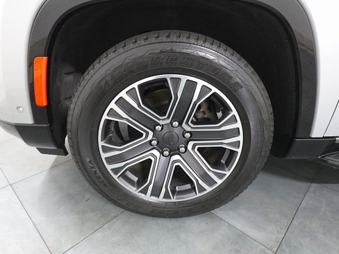 Used 2024 Jeep Wagoneer L Series II w/ Flexible Seating Group image 29