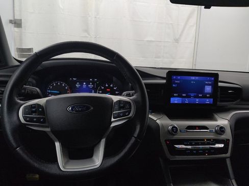 Used 2022 Ford Explorer XLT AWD/4WD image 22