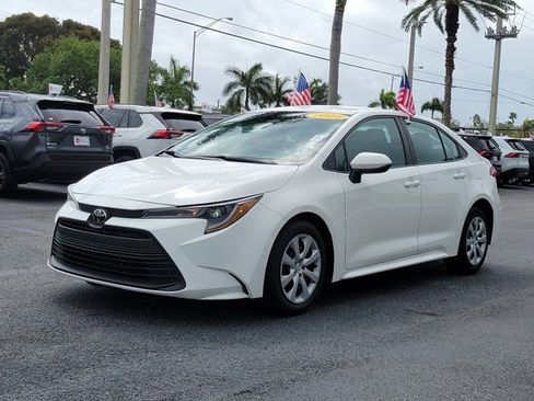 Used 2024 Toyota Corolla LE image 2