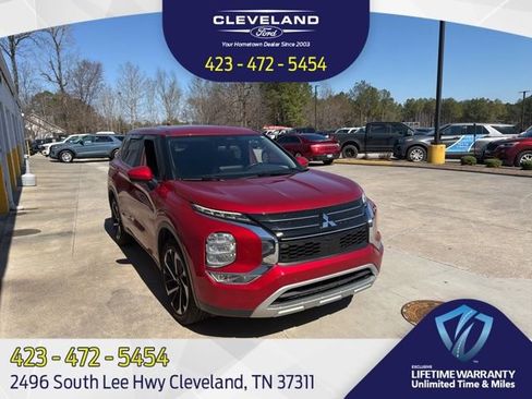Used 2024 Mitsubishi Outlander SE image 1
