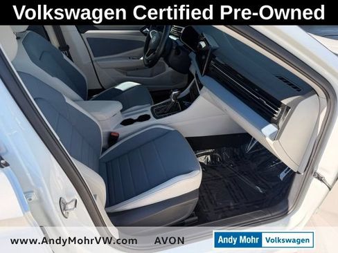 Used 2025 Volkswagen Jetta SE w/ Sunroof Package FWD image 12