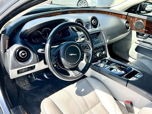 Used 2013 Jaguar XJ image 12