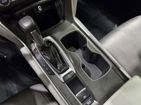 Used 2020 Honda Accord EX image 31