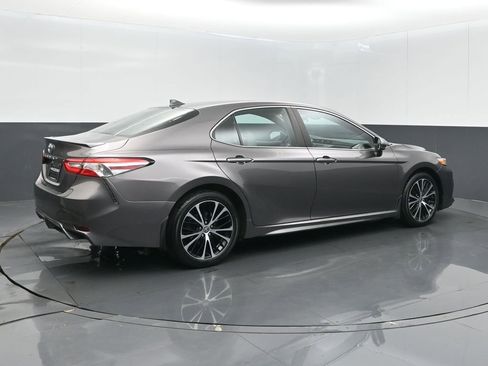 Used 2020 Toyota Camry SE FWD image 8
