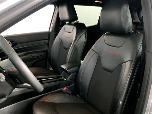 Used 2024 Jeep Compass Trailhawk image 22