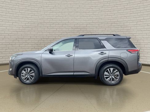 Used 2024 Nissan Pathfinder SV FWD image 8