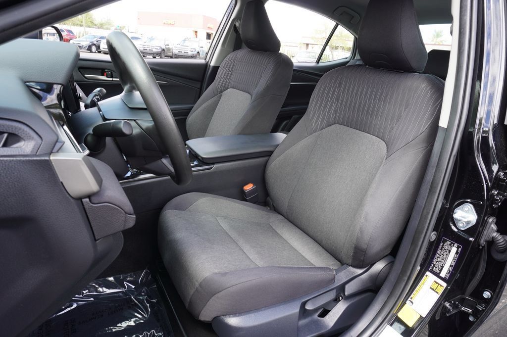 Used 2025 Toyota Camry LE FWD image 14