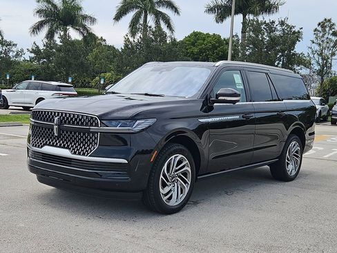 New 2025 Lincoln Navigator L Reserve AWD/4WD image 3
