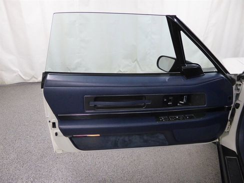 Used 1991 Buick Reatta Coupe image 18