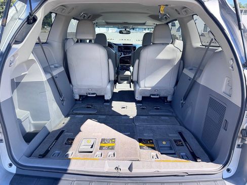 Used 2013 Toyota Sienna XLE AWD/4WD image 11