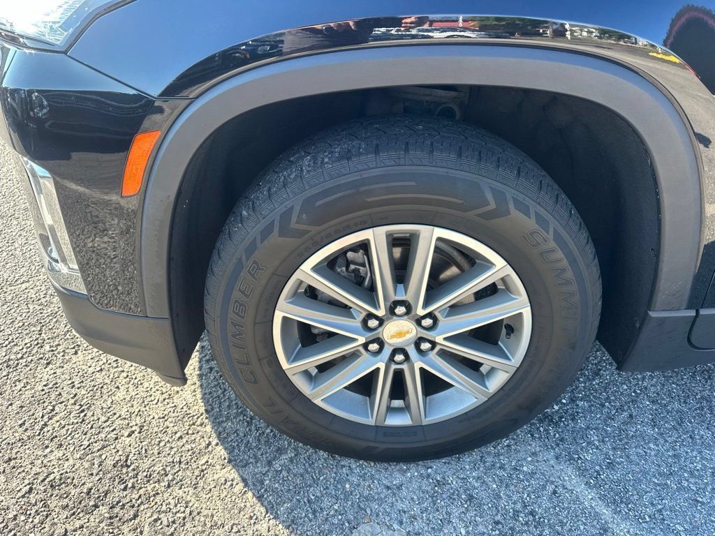 Used 2021 Chevrolet Traverse LT FWD image 10
